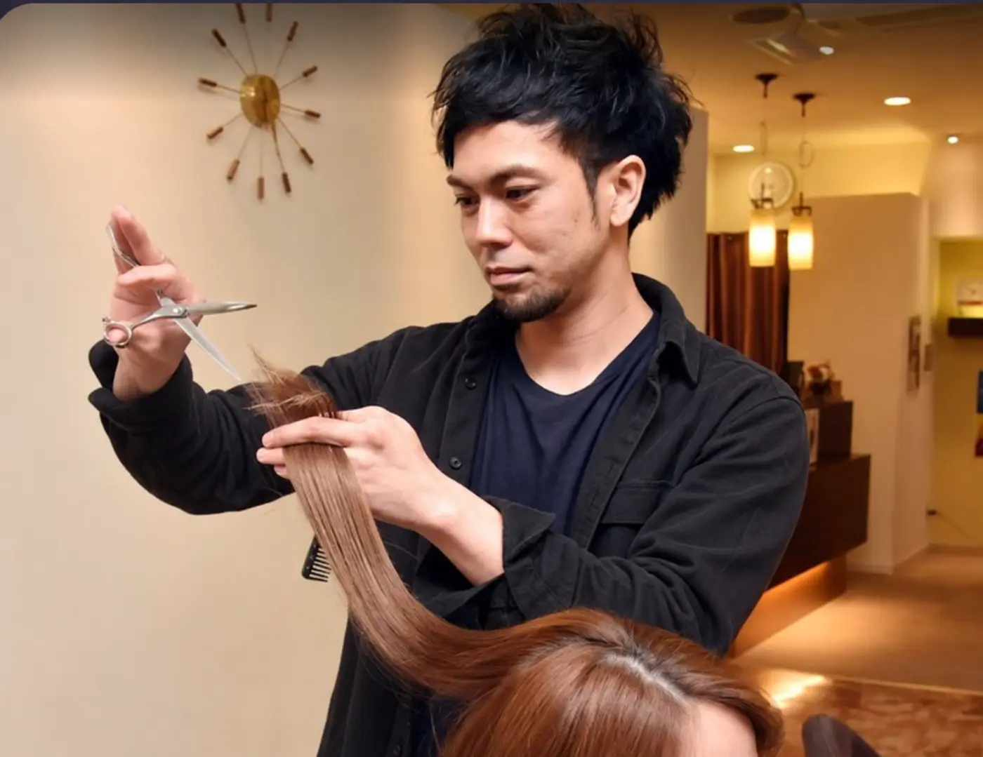 受講生を指導する砂川雅俊講師